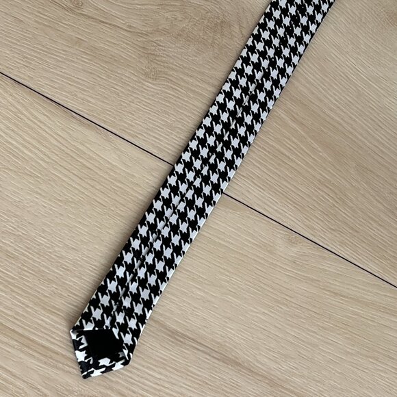 EUC Umo Lorenzo Italy Black & White Houndstooth Checked Skinny Necktie 57.75"x2" - Picture 13 of 15